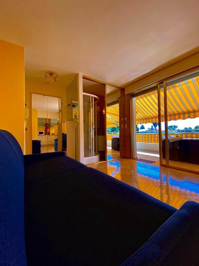 Appartement Studio Terrasse - Piscine- Tennis *